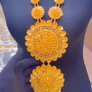 Love J Radiant Gold Sunflower Necklace